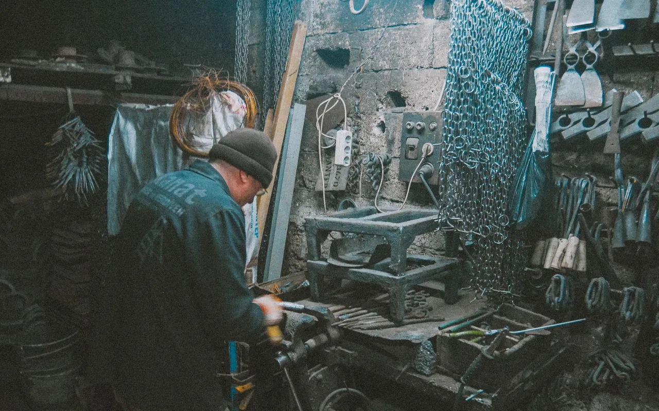 Trouver un artisan dans les Alpes-Maritimes sans perdre de temps ni d'argent