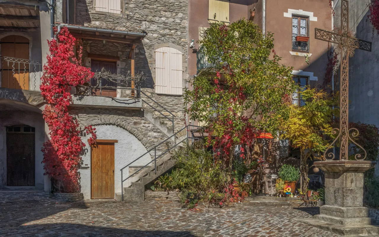 Menton en automne, l'idée reçue qui fait rater les meilleures sorties en famille — Visiter la vieille ville autrement qu'en balade commentée classique
