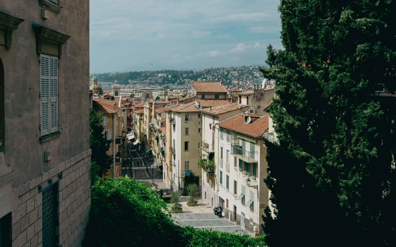 Vous visitez Nice et voulez vraiment comprendre son histoire